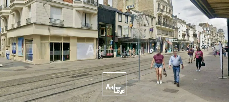 Local commercial d'environ 100m2 à louer - secteur hyper-centre de Reims 