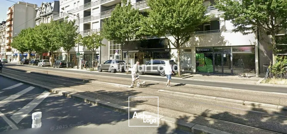 Cellule commerciale de 151m2 - activité de restauration possible - secteur Nord de Reims 