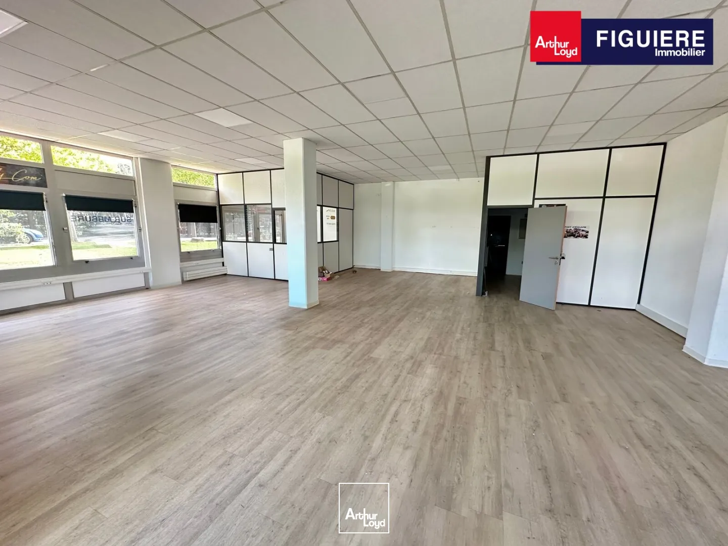 SURFACE EN RDC À LOUER AVEC UNE ENSEIGNE