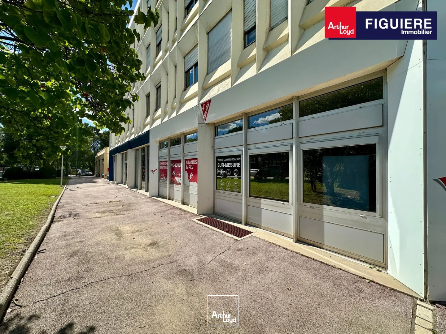 SURFACE EN RDC À LOUER AVEC UNE ENSEIGNE