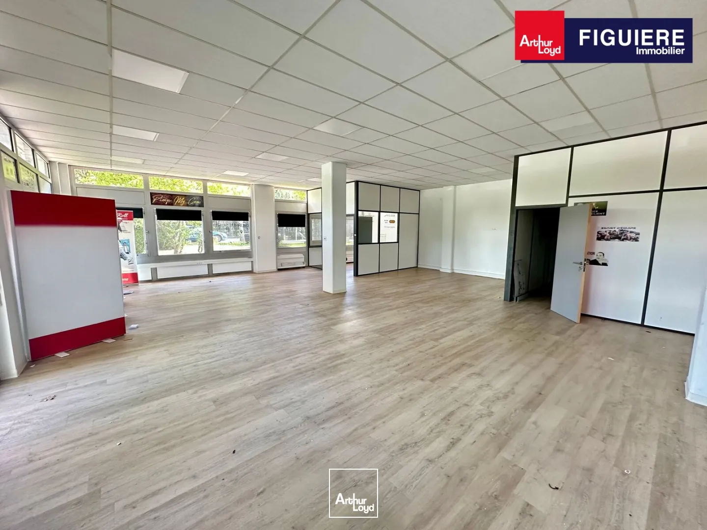 SURFACE EN RDC À LOUER AVEC UNE ENSEIGNE