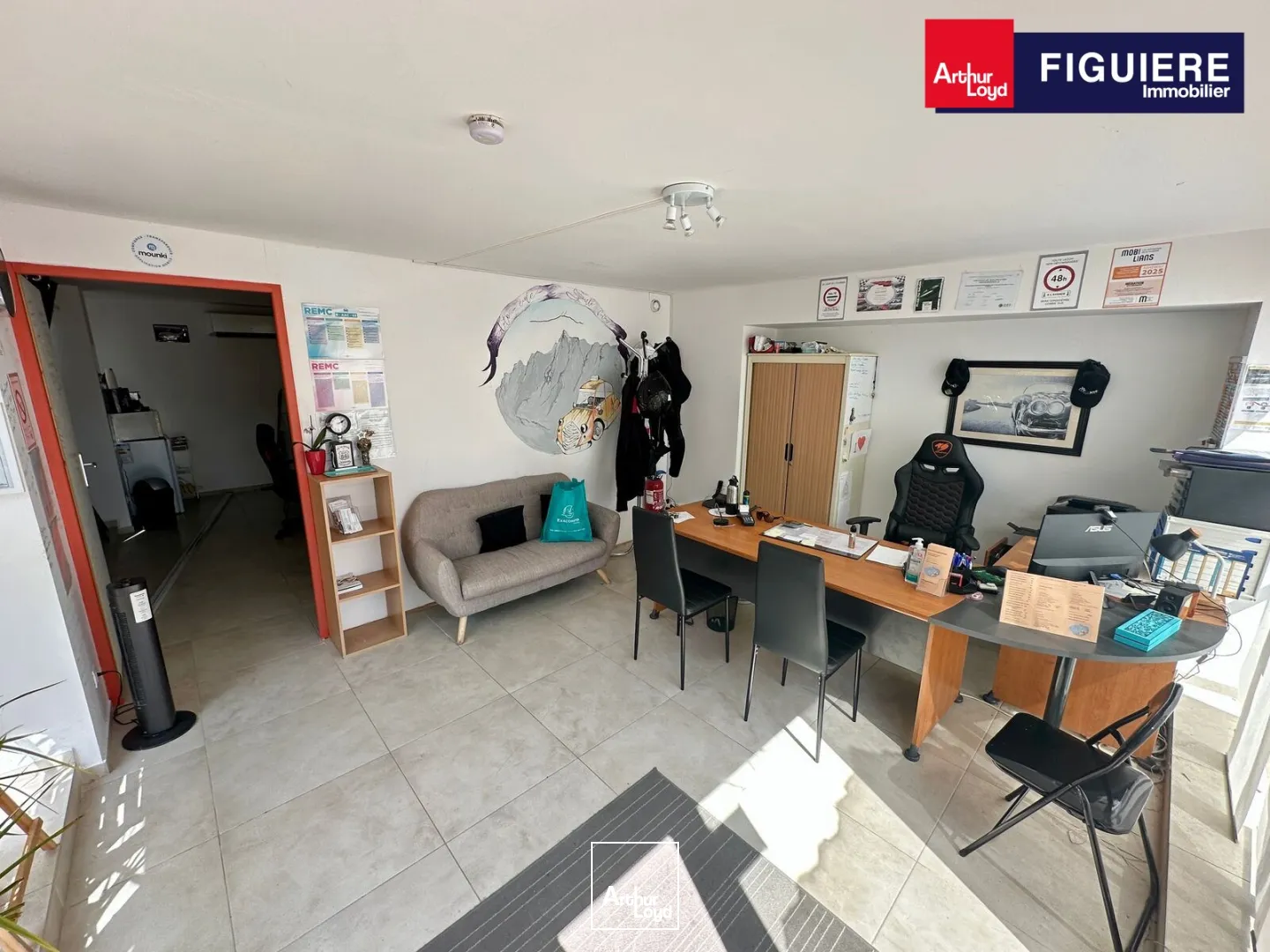 EXCLUSIVITÉ - SURFACE EN RDC BÉNÉFICIANT D'UNE VISIBILITÉ AVEC ENSEIGNE