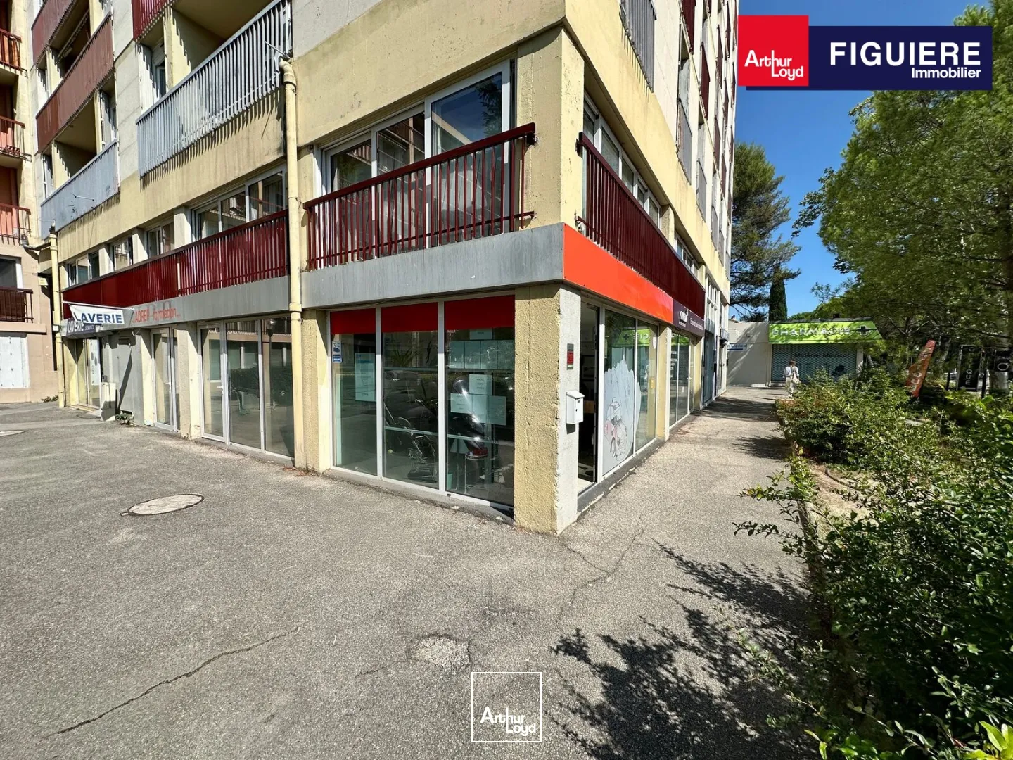 EXCLUSIVITÉ - SURFACE EN RDC BÉNÉFICIANT D'UNE VISIBILITÉ AVEC ENSEIGNE