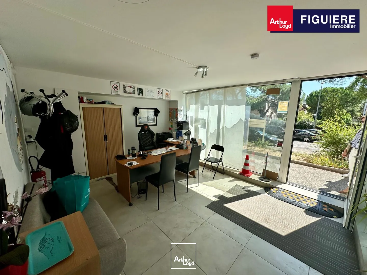 EXCLUSIVITÉ - SURFACE EN RDC BÉNÉFICIANT D'UNE VISIBILITÉ AVEC ENSEIGNE