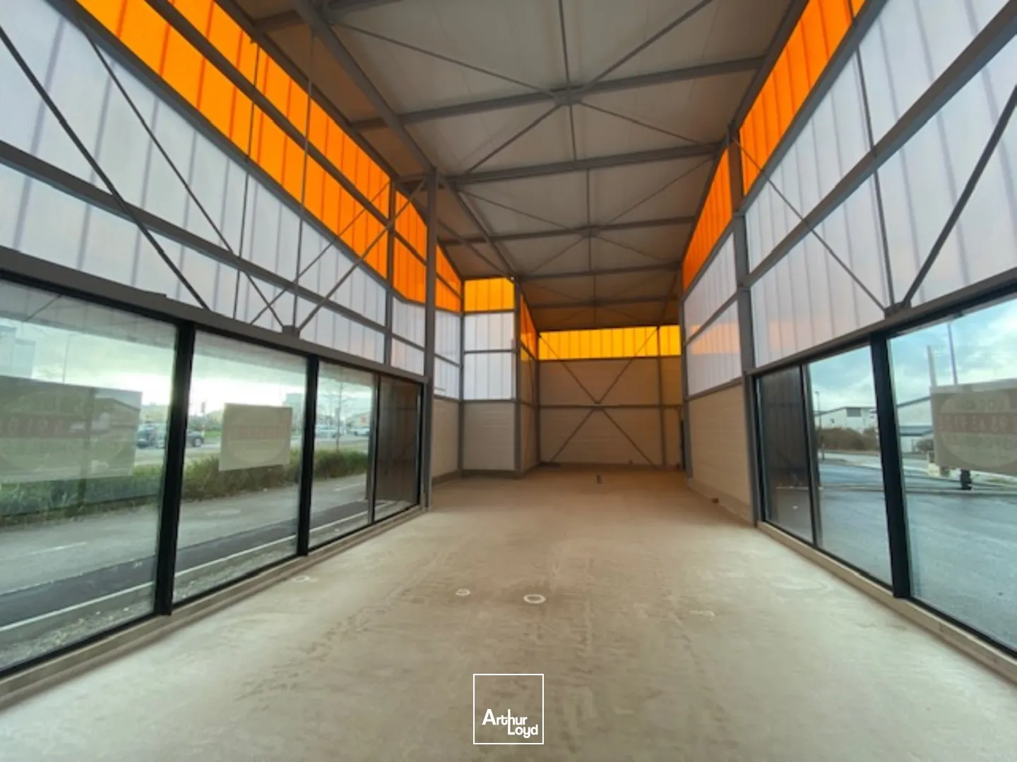 A LOUER CELLULE COMMERCIALE PLYMOUTH RIVE DROITE BREST