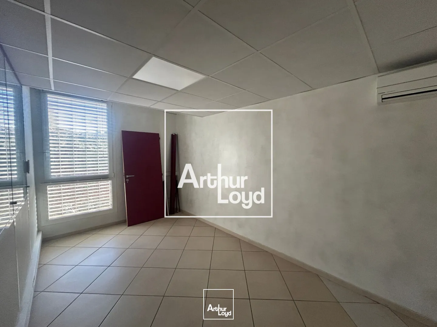 Bureaux à vendre - Les Mazeranes - Proximité autoroutes