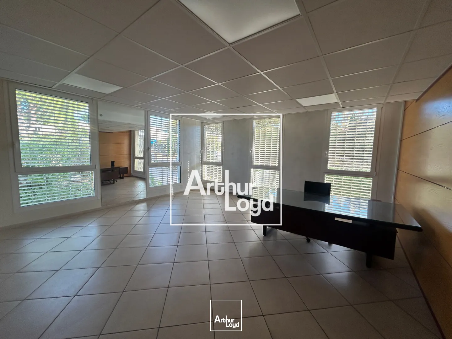 Bureaux à vendre - Les Mazeranes - Proximité autoroutes