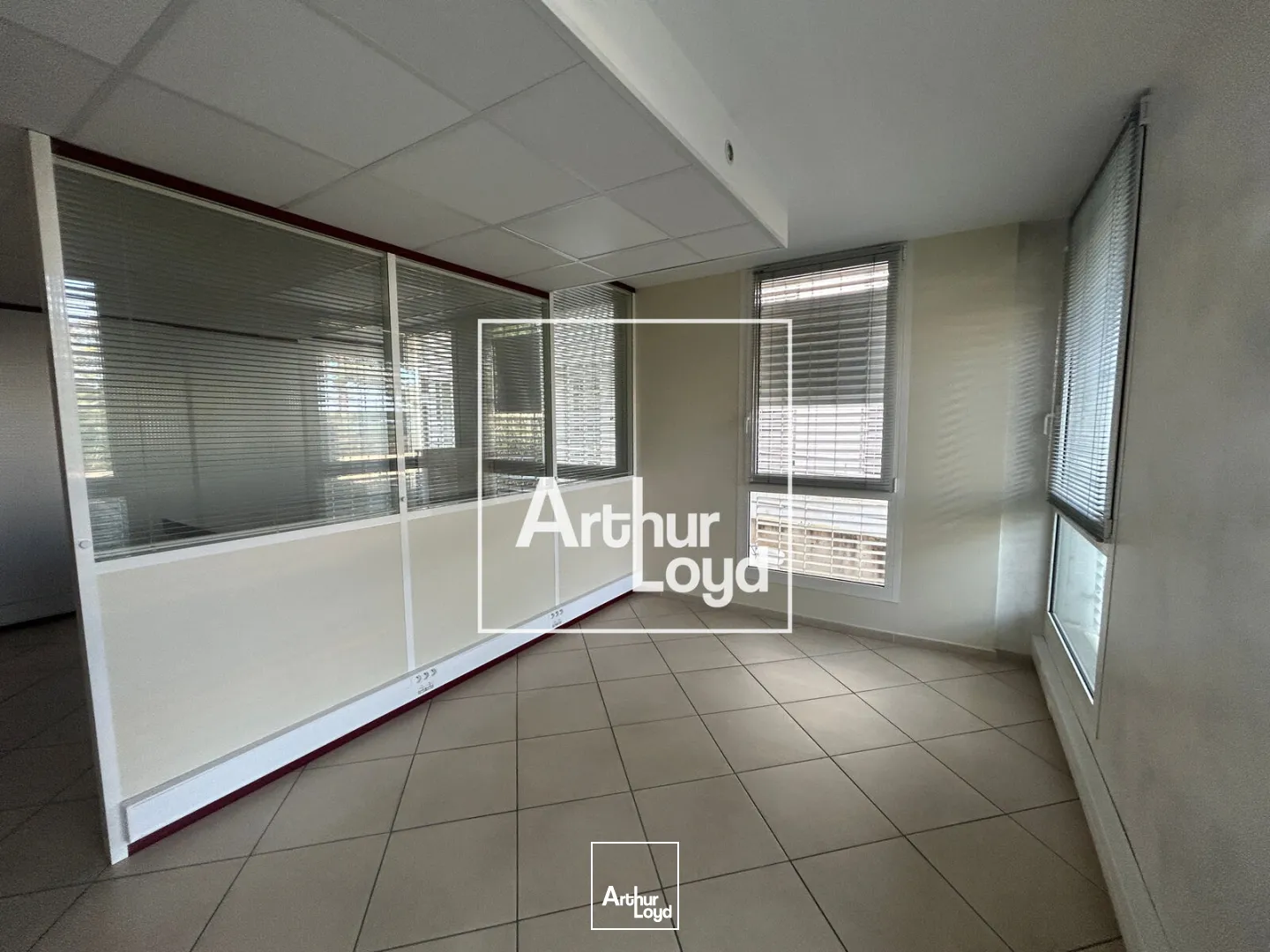 Bureaux à vendre - Les Mazeranes - Proximité autoroutes