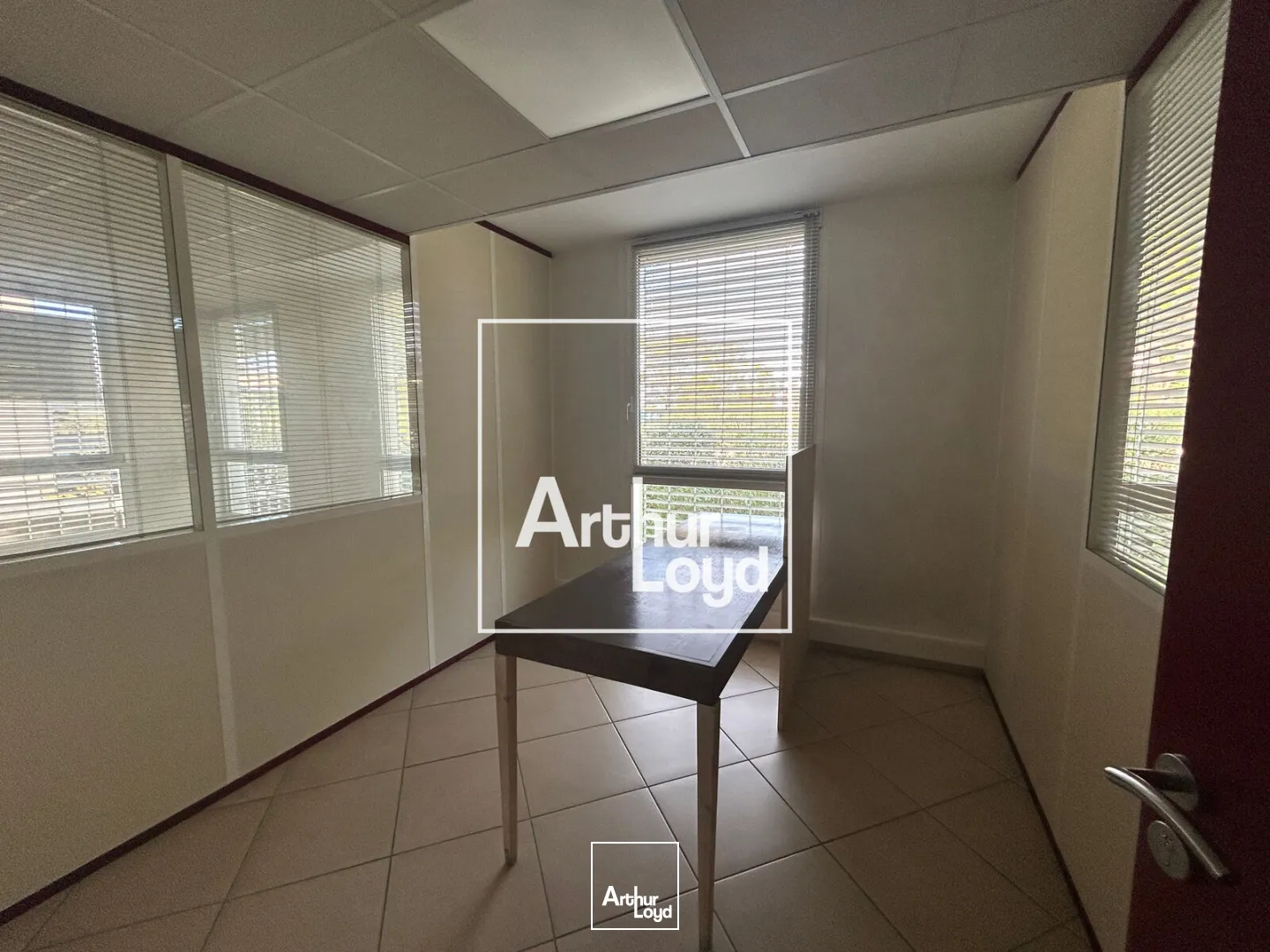 Bureaux à vendre - Les Mazeranes - Proximité autoroutes