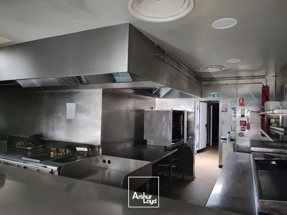 A NE PAS MANQUER !!! A VENDRE - LIMOGES SUD - Local commercial 577 m² - tous commerces + terrain