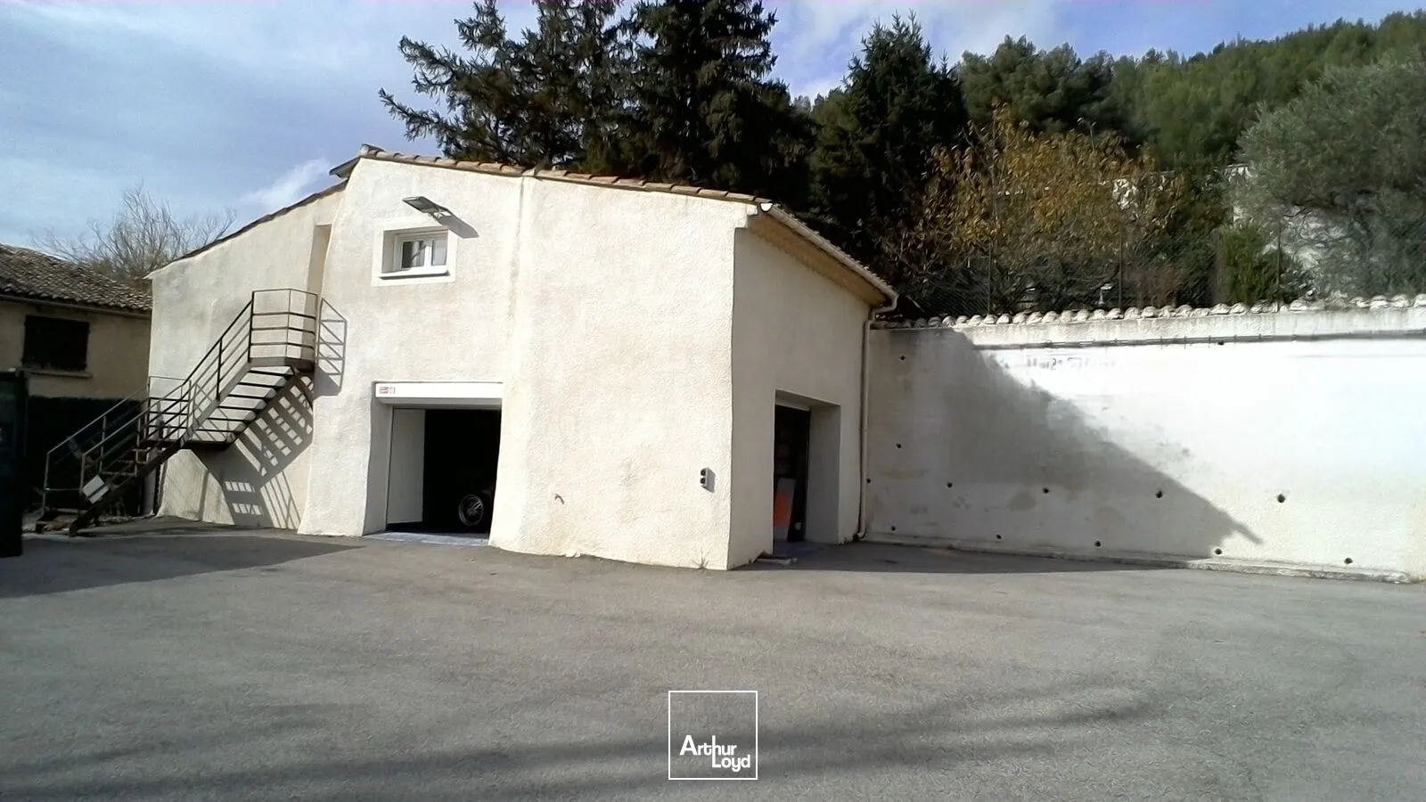 Terrain à vendre avec bâtiments existants de bureaux et local d'activités - Saint Zacharie