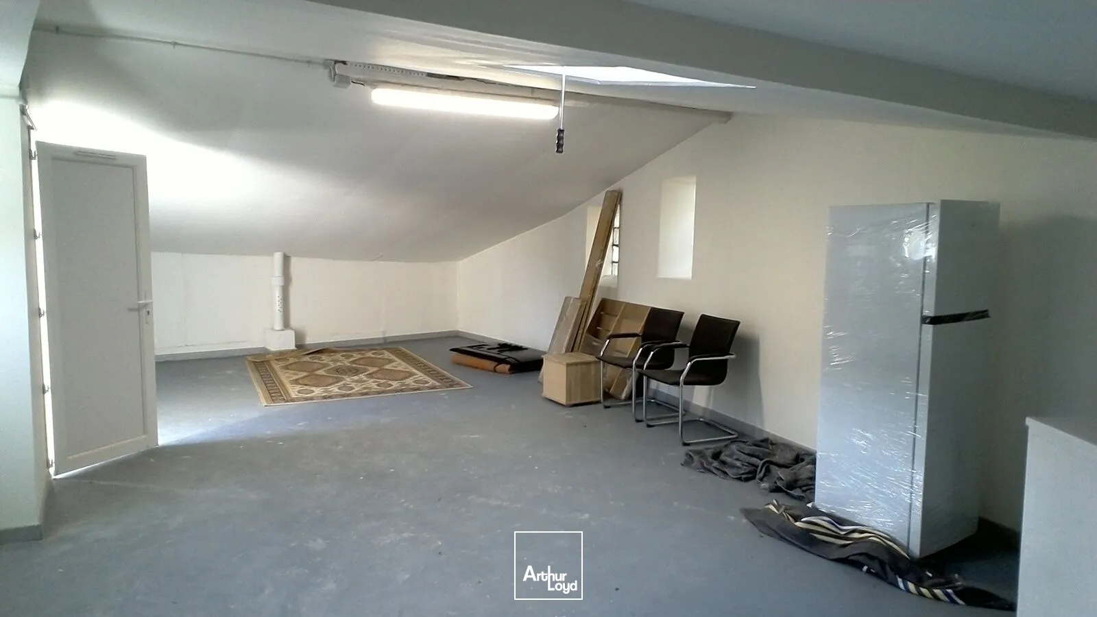 Terrain à vendre avec bâtiments existants de bureaux et local d'activités - Saint Zacharie