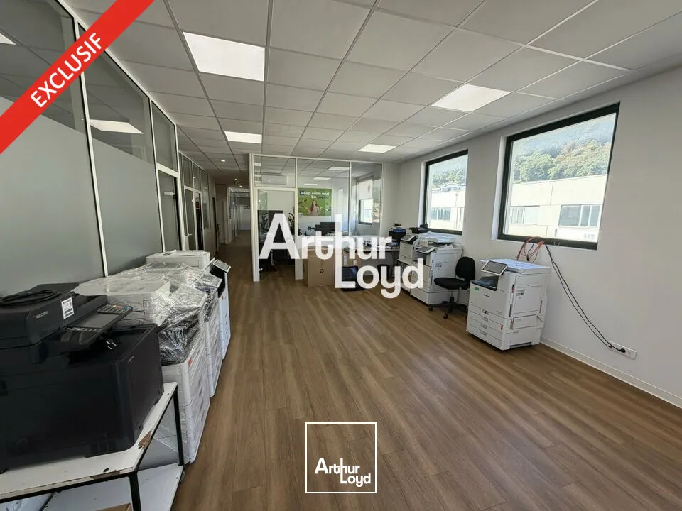 Bureaux et petit stockage sur la route de la Baronne