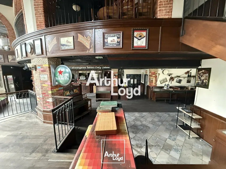 Local commercial 540 m² à Fréjus  Forte visibilité et flux