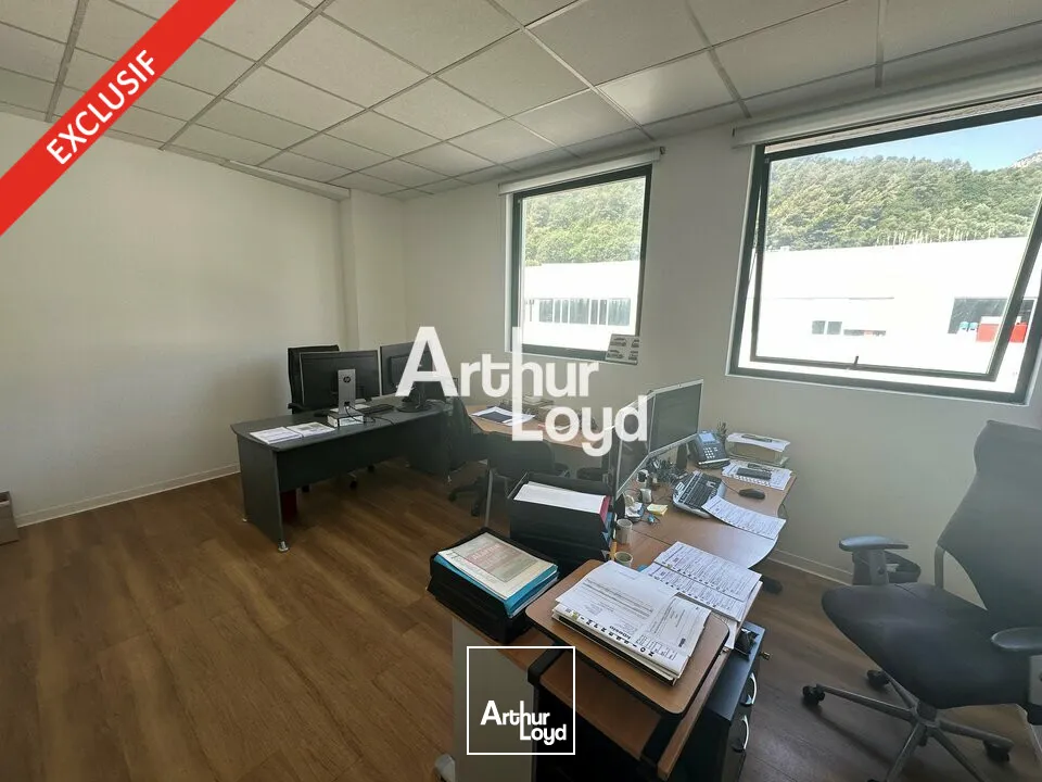 Bureaux et petit stockage sur la route de la Baronne