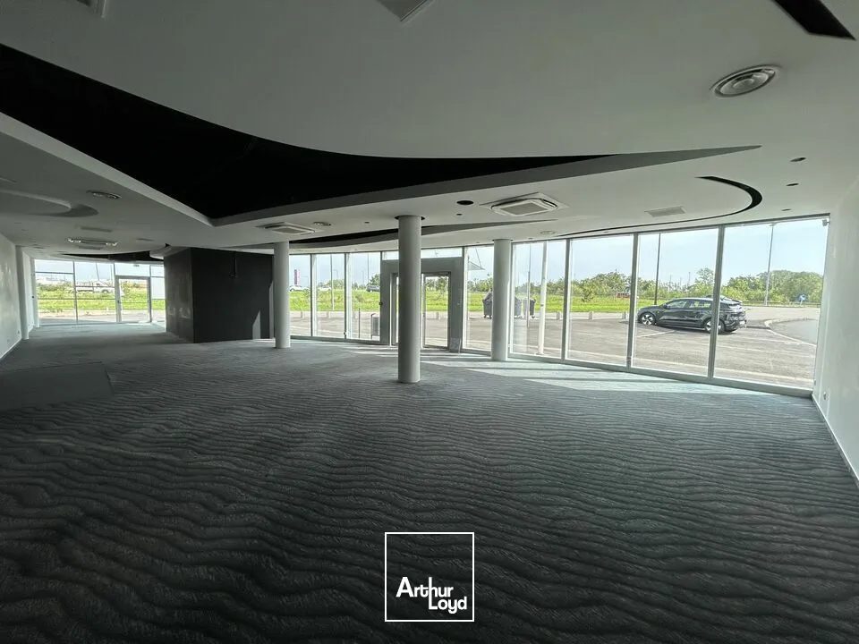 LOCAL COMMERCIAL à LOUER de 434 m²