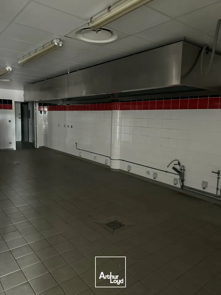 LOCAL COMMERCIAL à LOUER de 434 m²
