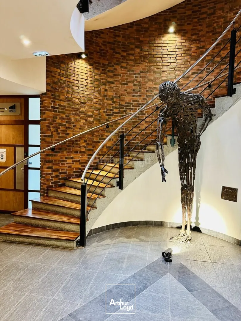 BUREAUX à VENDRE de 1175.98 m²