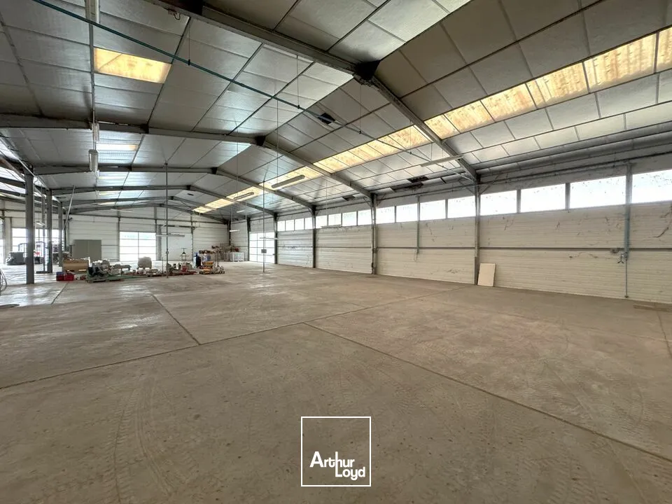 SAINT PIERRE DES CORPS LOCAL D'ACTIVITE A VENDRE 2032 M²
