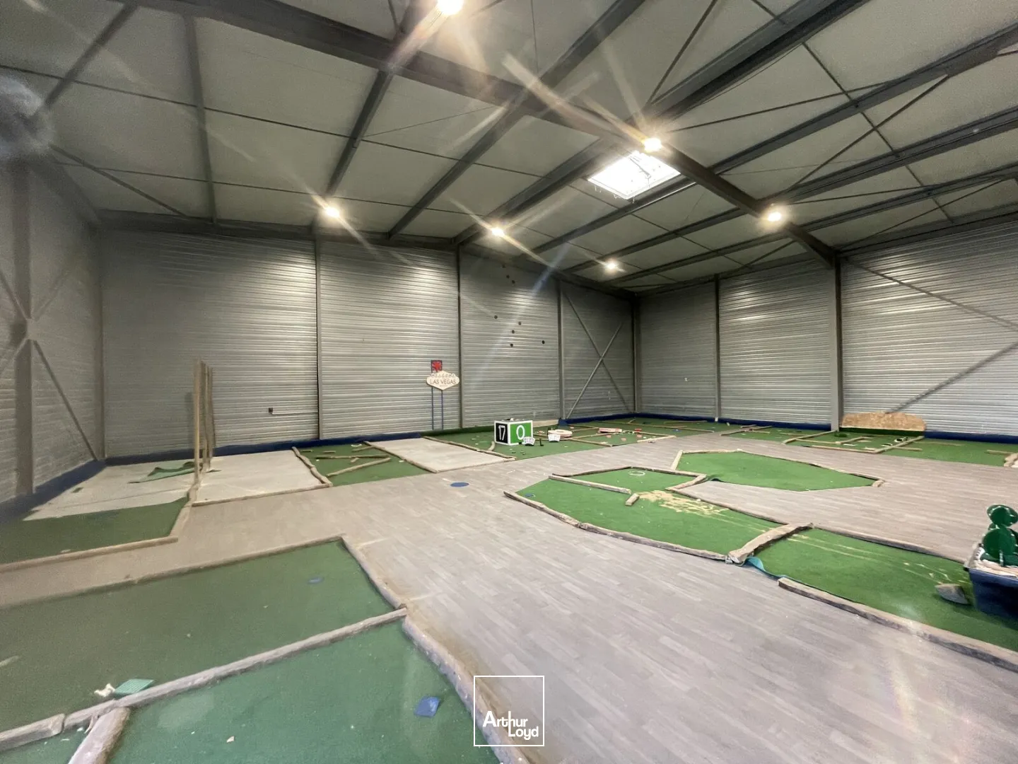 Béziers, LOCAL D'ACTIVITE A LOUER de 1 000 m2 - Accessibilité immédiate A9, visibilité stratégique et prestations techniques