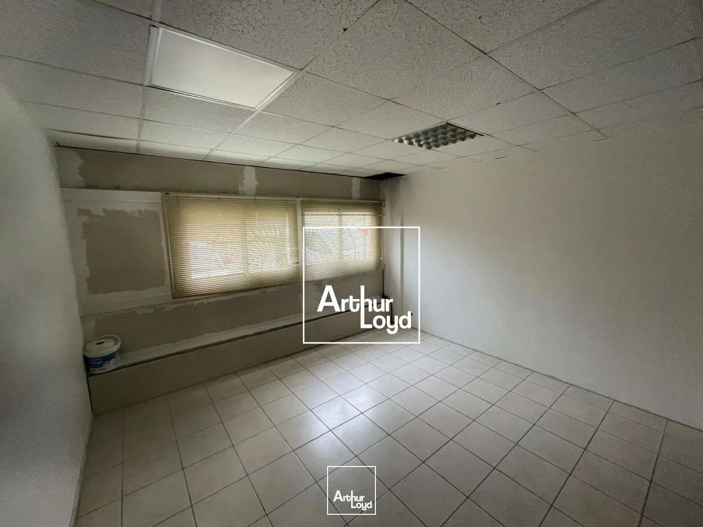 Local d'activité à louer - Montredon-des-Corbières - Proximité immédiate de Narbonne et des axes autoroutiers A9/A61