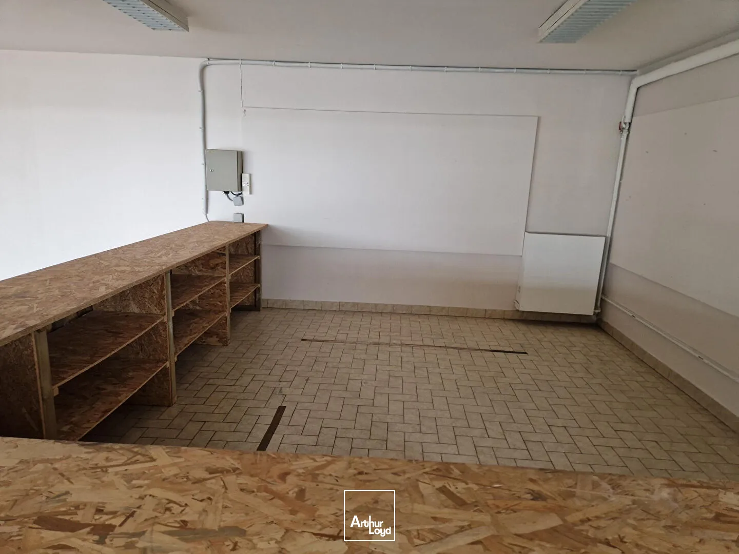 OPPORTUNITE A LOUER - Local 305 m² environ