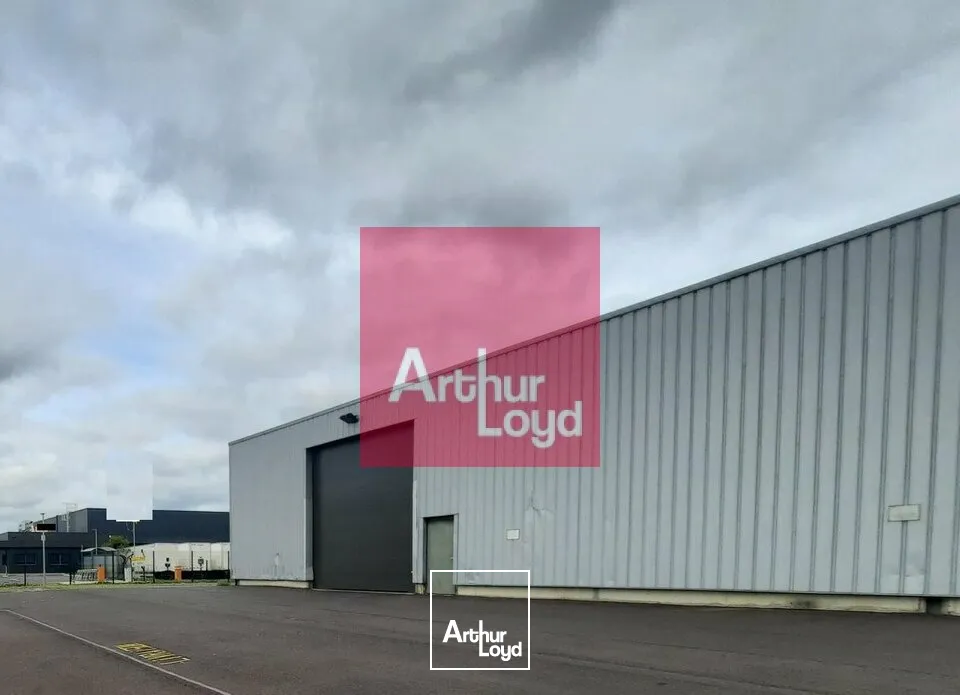 RIOM PARC EUROPEEN A LOUER ENTREPOT 1800 M²