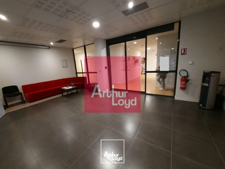 CLERMONT -FERRAND SECTEUR ESTAING CHU A VENDRE BUREAUX 701 M² - PARKING PRIVATIF