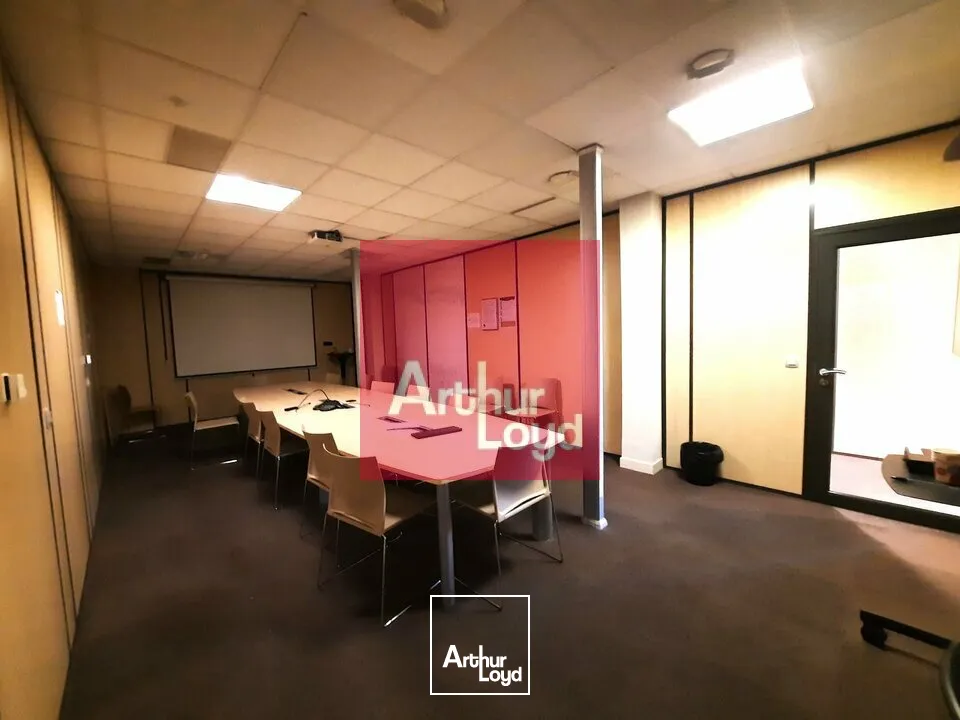 CLERMONT -FERRAND SECTEUR ESTAING CHU A VENDRE BUREAUX 701 M² - PARKING PRIVATIF