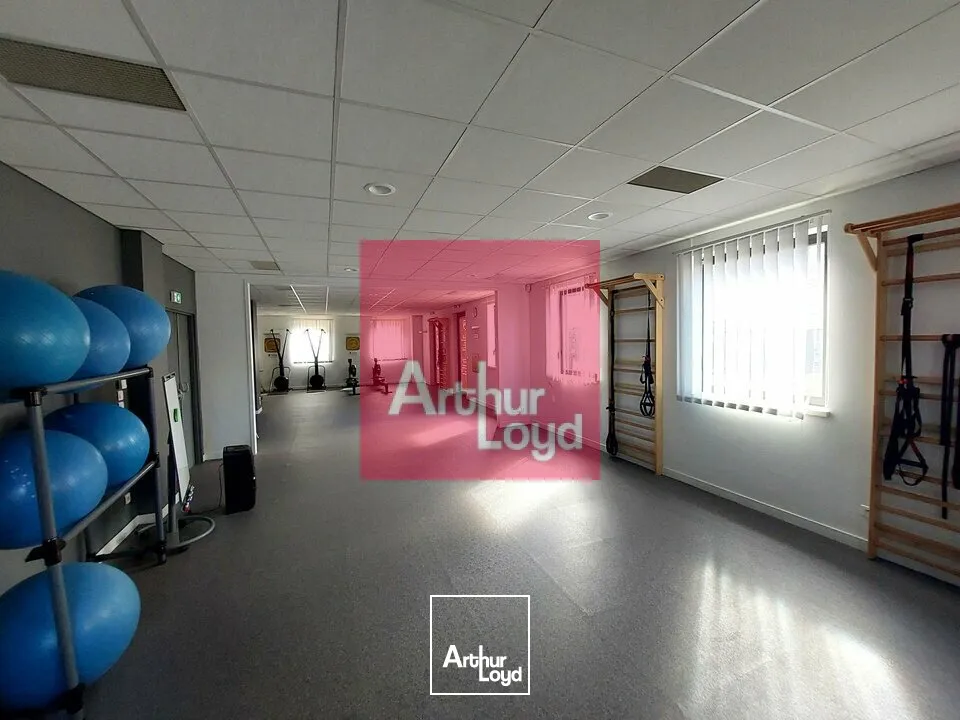 CLERMONT -FERRAND SECTEUR ESTAING CHU A VENDRE BUREAUX 701 M² - PARKING PRIVATIF