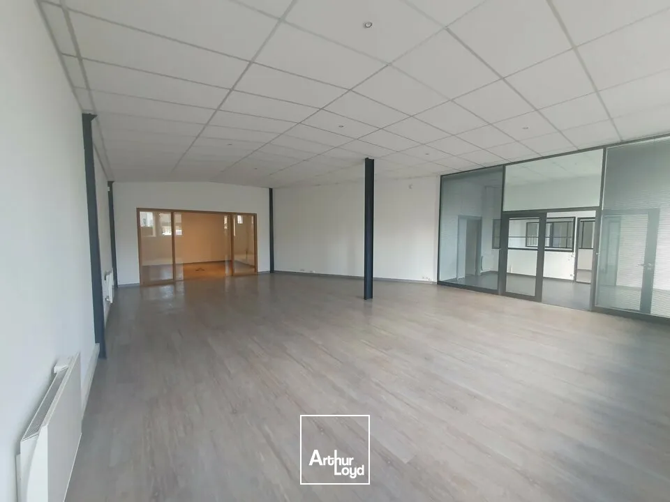LOCAL D'ACTIVITE - ENTREPOT à LOUER de 300 m²