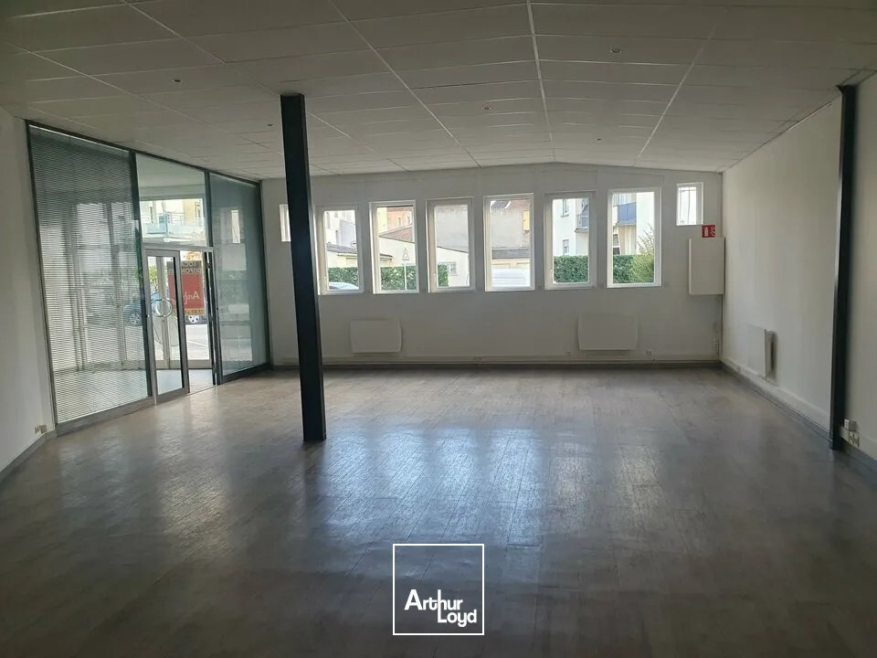 LOCAL D'ACTIVITE - ENTREPOT à LOUER de 300 m²
