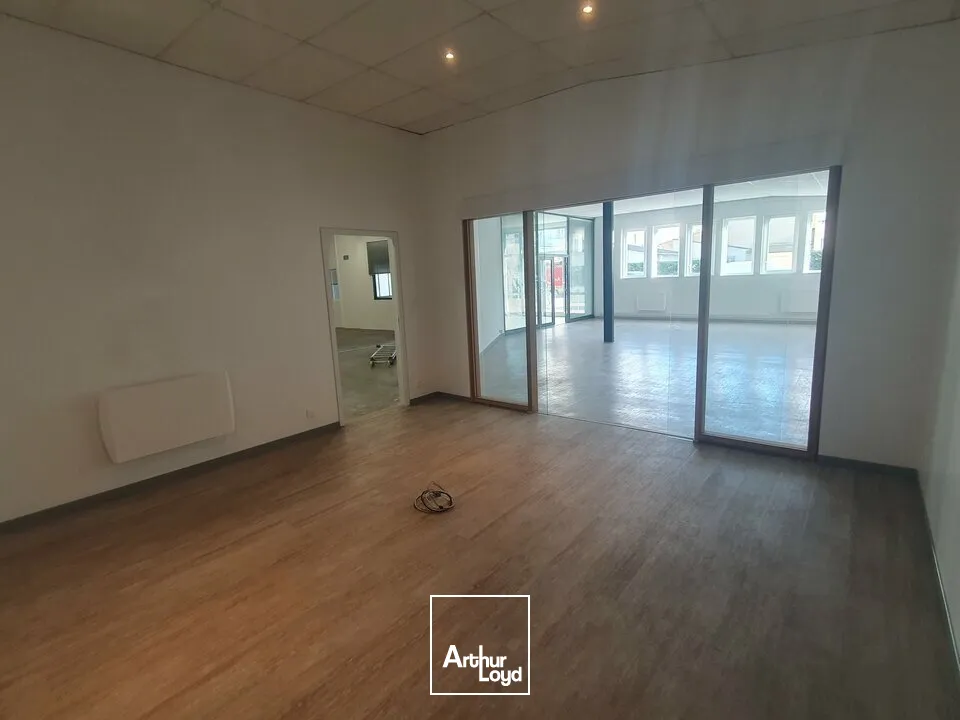 LOCAL D'ACTIVITE - ENTREPOT à LOUER de 300 m²