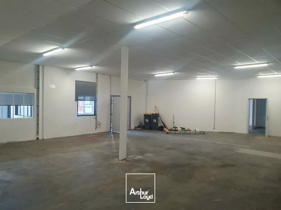 LOCAL D'ACTIVITE - ENTREPOT à LOUER de 300 m²