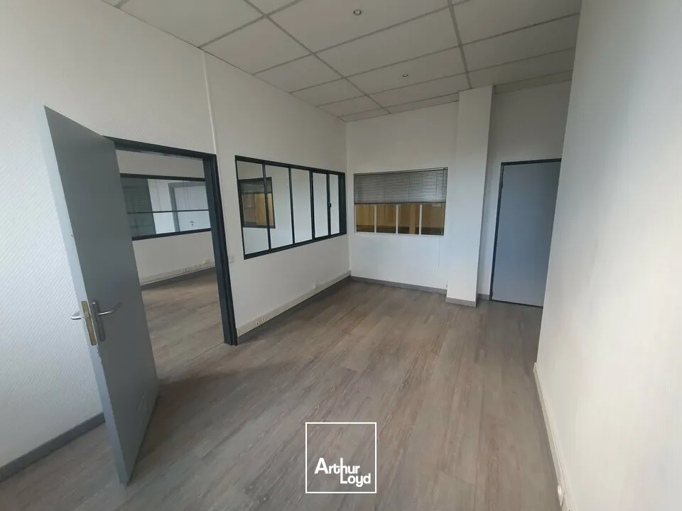 LOCAL D'ACTIVITE - ENTREPOT à LOUER de 300 m²