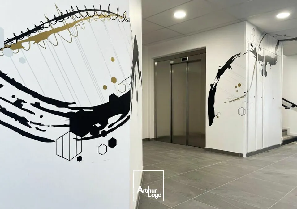 BUREAUX à VENDRE de 697 m²