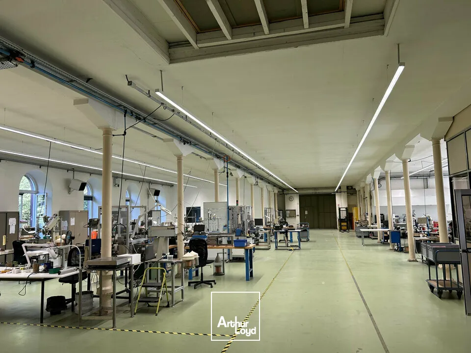 LOCAL D'ACTIVITE - ENTREPOT à VENDRE de 2520 m²