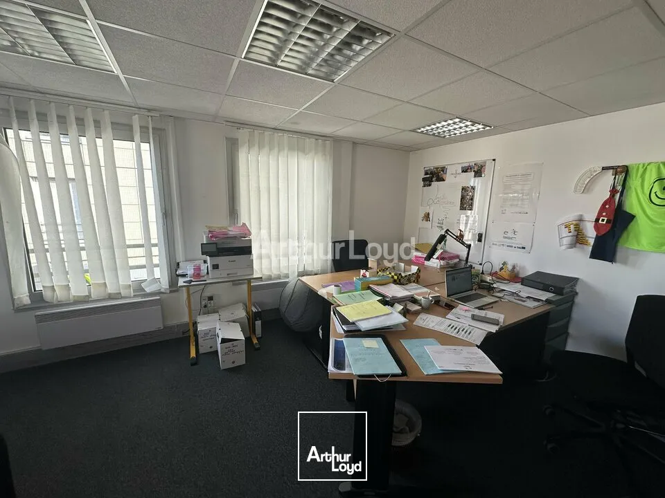 Plateaux de bureaux d'environ 542 m2 et 17 places de parkings - Gare TGV REIMS CENTRE 