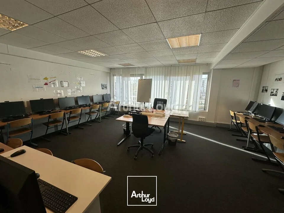 Plateaux de bureaux d'environ 542 m2 et 17 places de parkings - Gare TGV REIMS CENTRE 