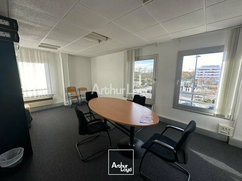 Plateaux de bureaux d'environ 542 m2 et 17 places de parkings - Gare TGV REIMS CENTRE 