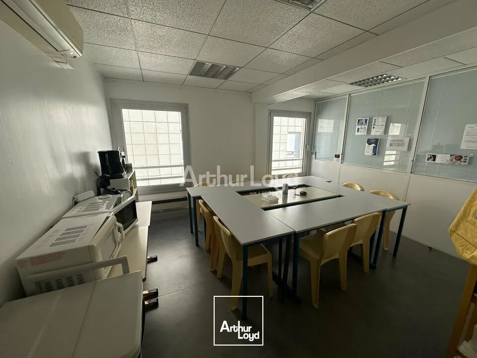 Plateaux de bureaux d'environ 542 m2 et 17 places de parkings - Gare TGV REIMS CENTRE 