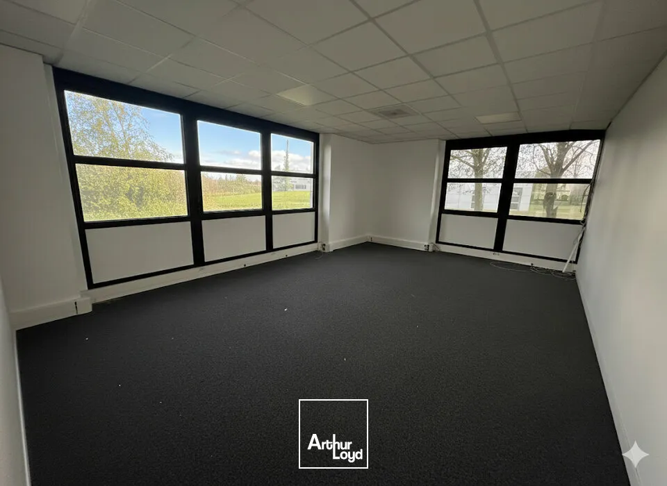 Bureaux d'environ 138 m2 - REIMS FARMAN