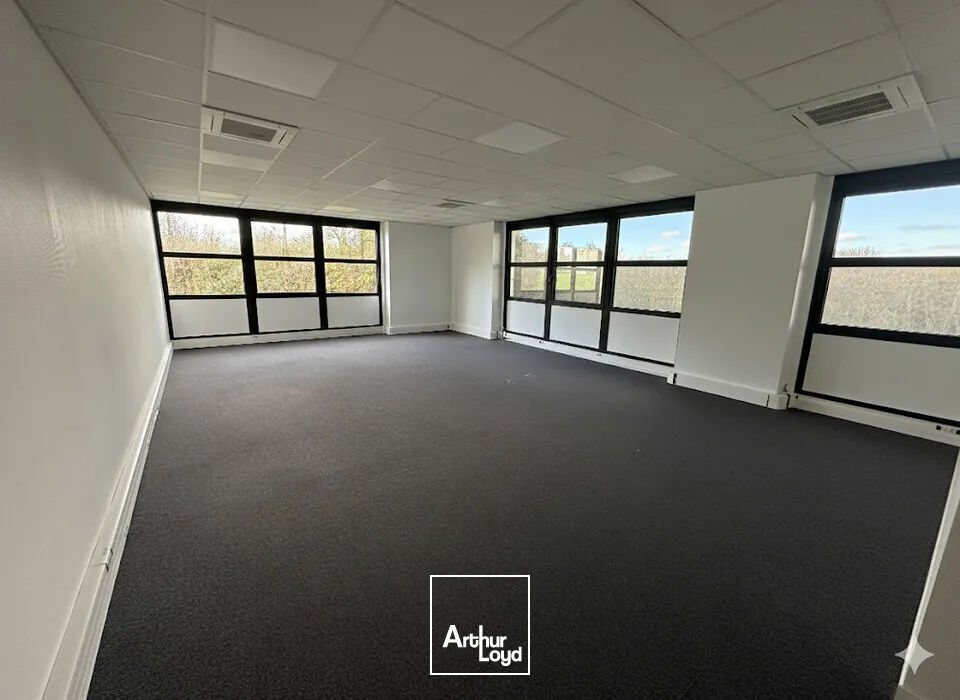 Bureaux d'environ 138 m2 - REIMS FARMAN