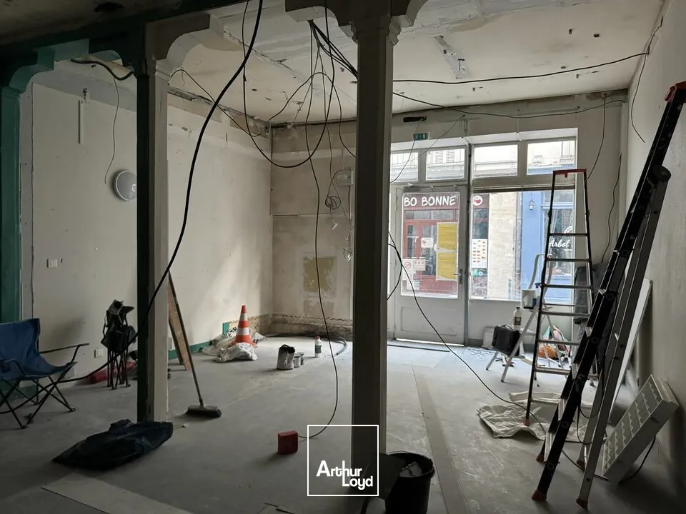 TOURS CENTRE COMMERCE A LOUER 60 M² LOCAL RENOVE AVEC CAVE EN OPTION