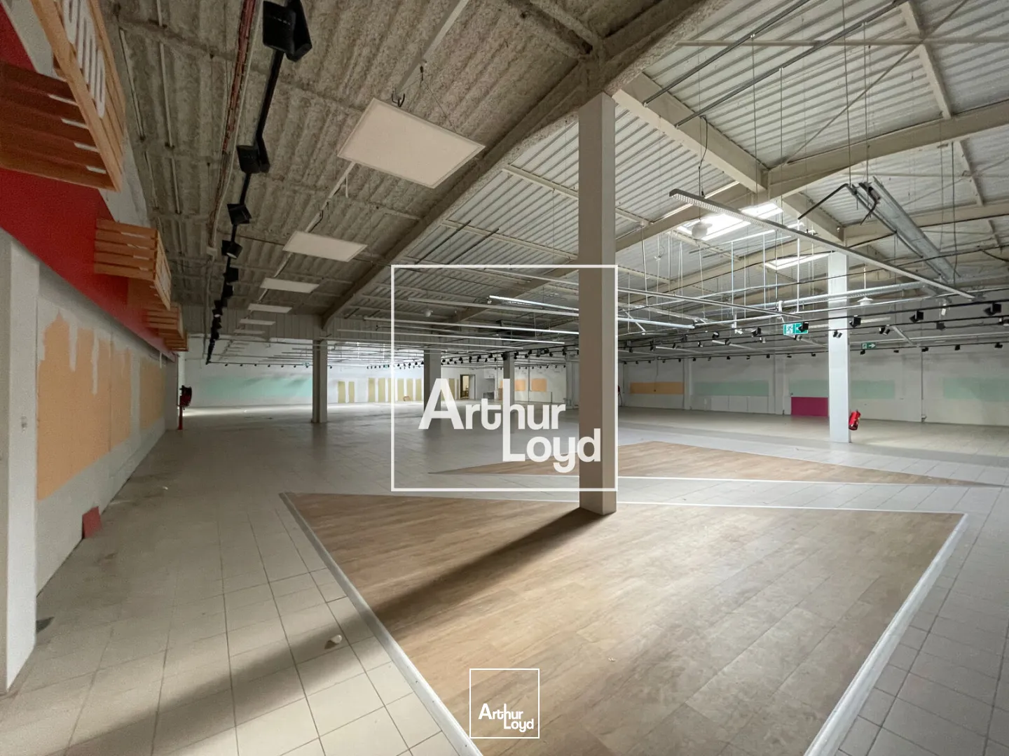 Belle visibilité et emplacement stratégique - cellule commerciale à louer à Alès Sud