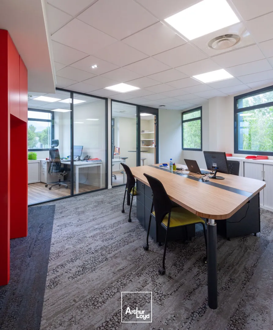 BUREAUX A VENDRE OU A LOUER - ESPACE COMBOIRE 