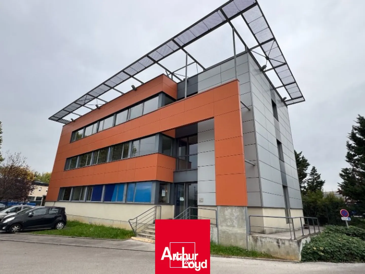 Bureaux à LOUER VILLEFRANCHE sortie d'autoroute