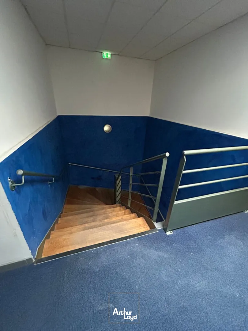 Plateau de bureaux opérationnels à la vente ou à la location à proximité immédiate de Valenciennes .