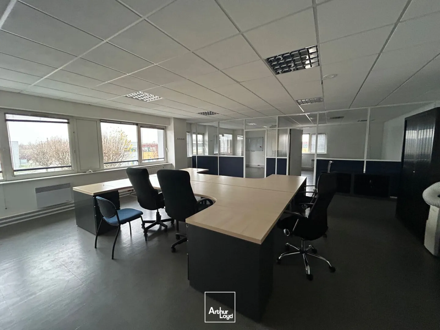 Plateau de bureaux opérationnels à la vente ou à la location à proximité immédiate de Valenciennes .