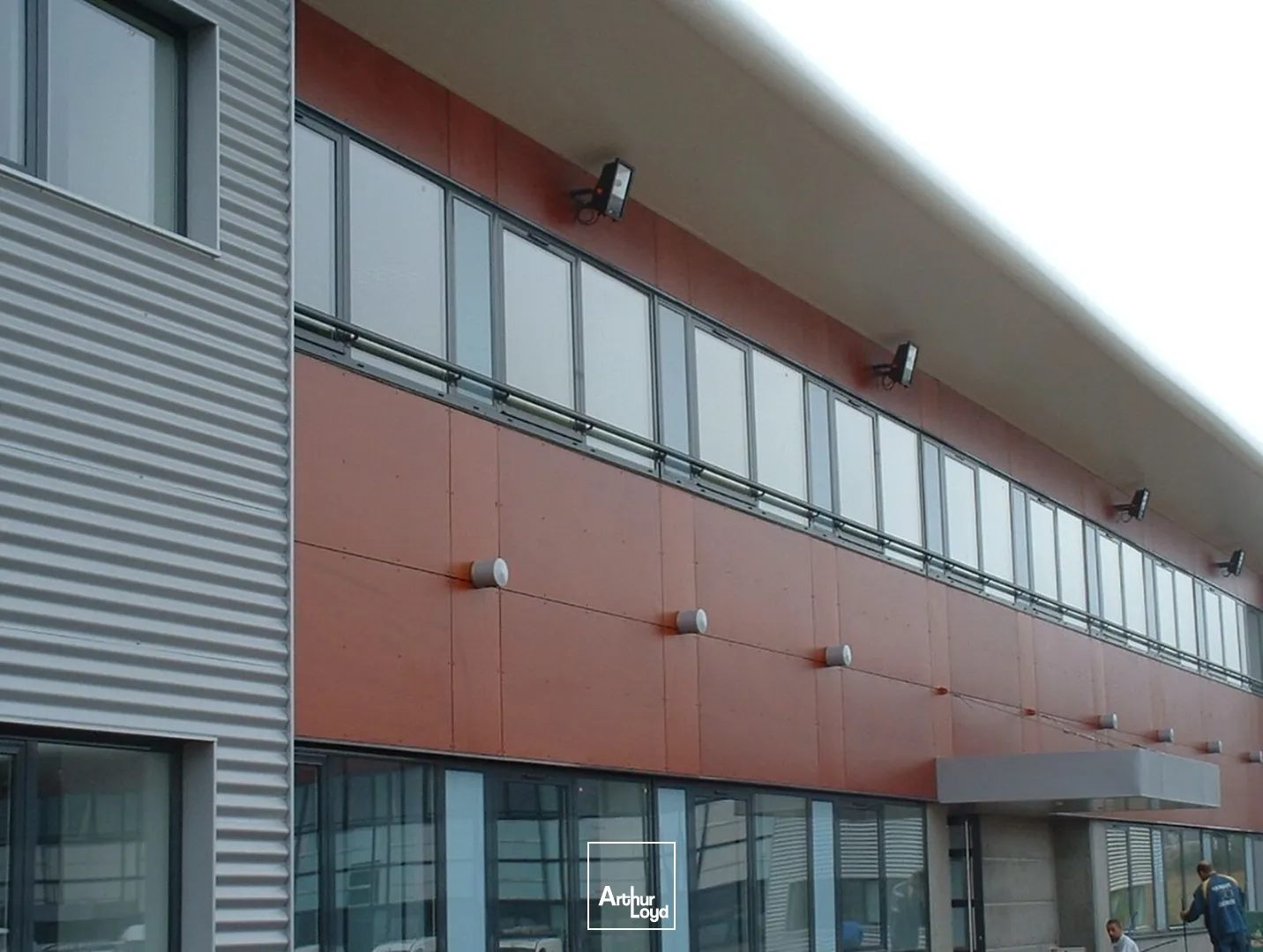 Plateau de bureaux opérationnels à la vente ou à la location à proximité immédiate de Valenciennes .